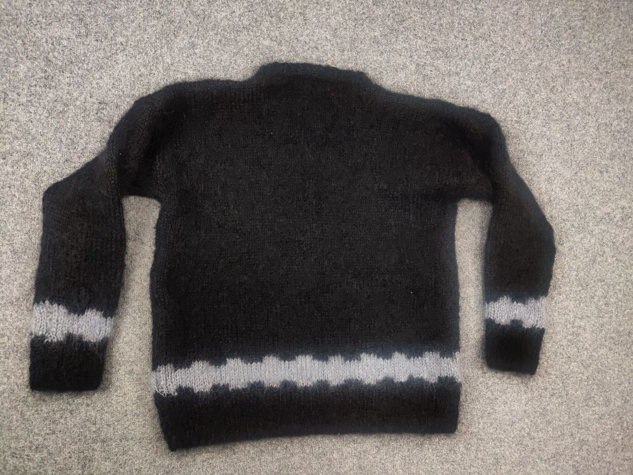 Vintage Vintage 90's Black Fuzzy Mohair Hand Knit Oversized Sweater Size M / US 6-8 / IT 42-44 - 7 Thumbnail