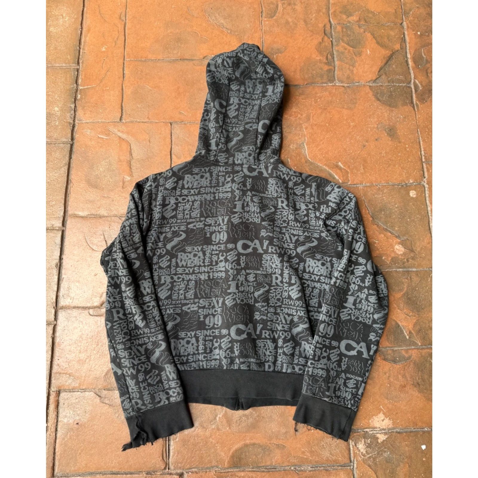 Rocawear VINTAGE Rocawear Zip-Up Hoodie Women's Medium Black Grunge Y2K Logo Zipper Full Zip Hooded Casual Size M / US 6-8 / IT 42-44 - 3 Thumbnail