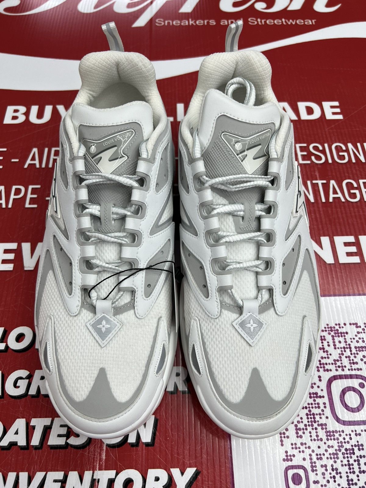 Louis Vuitton Louis Vuitton Tatic Sneaker White Grey LV9 US10.5 Size US 10.5 / EU 43-44 - 4 Thumbnail
