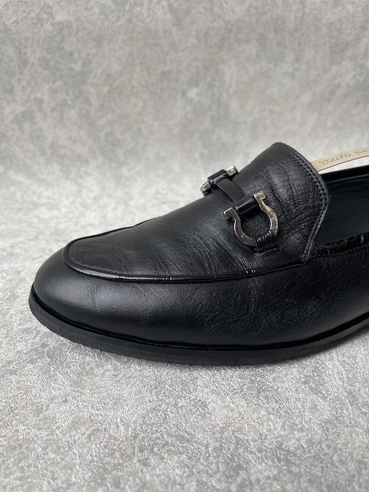 Salvatore Ferragamo Salvatore Ferragamo Gancini Leather Loafers Unisex Size US 9 / IT 39 - 3 Thumbnail