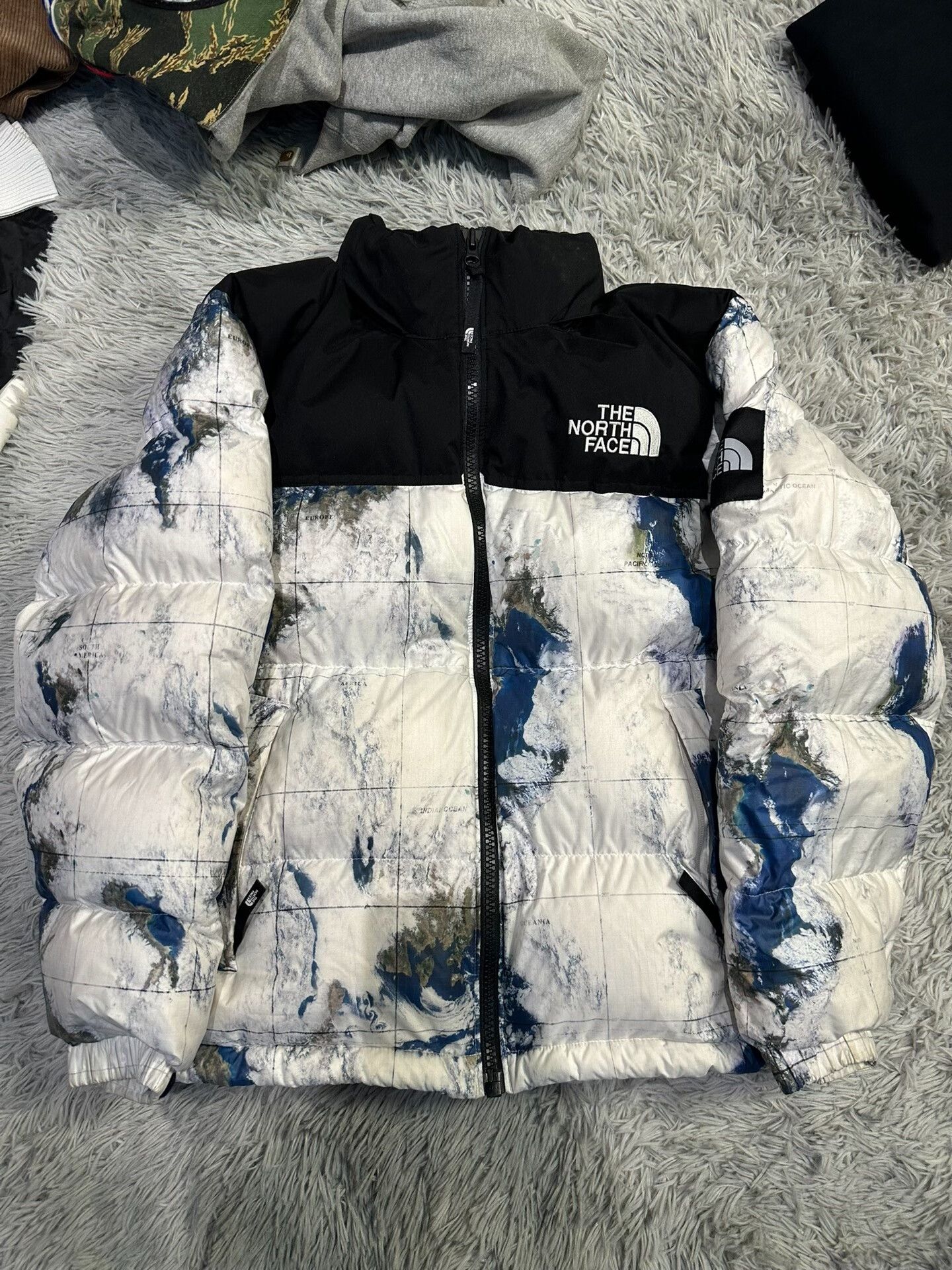 The North Face The North Face Logo Stand Collar Earth Print Size US S / EU 44-46 / 1 - 1 Thumbnail