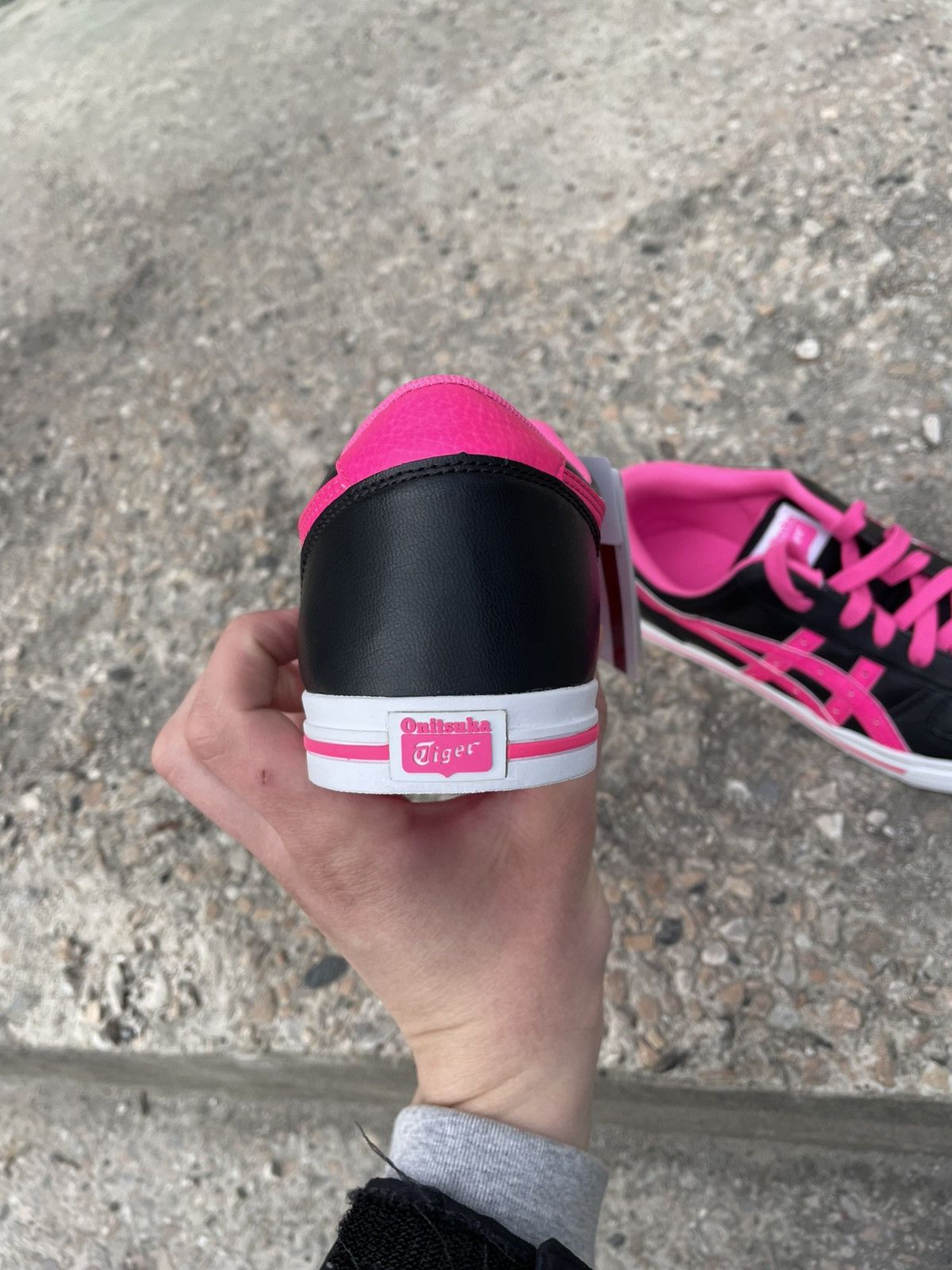 Asics NWB Asics Onitsuka Tiger Black Pink Sneakers EU 39 US 6 Size US 6 / IT 36 - 17 Thumbnail