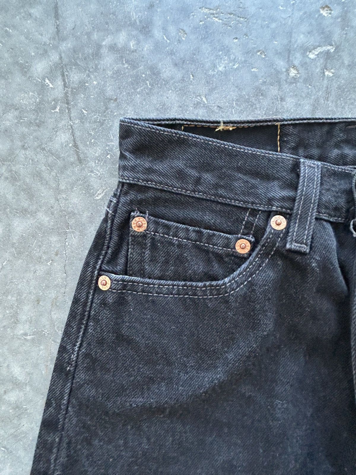 Levi's Vintage 90s Black Levis 501 Denim Jeans 26x32 Size US 26 / EU 42 - 4 Thumbnail