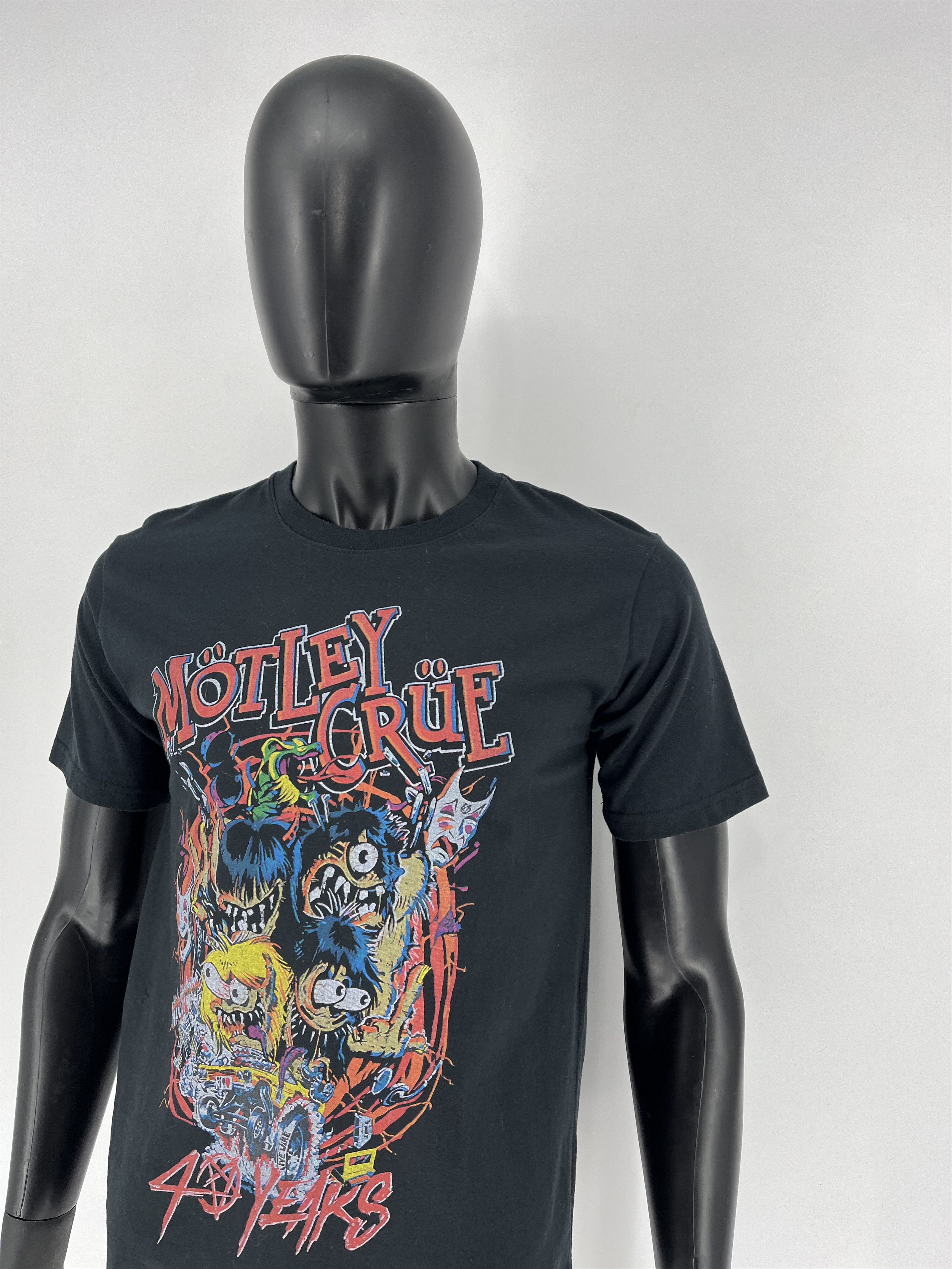Band Tees Vintage Y2K Motley Crue Tour Tee Band Rock T Shirt Size US M / EU 48-50 / 2 - 4 Thumbnail