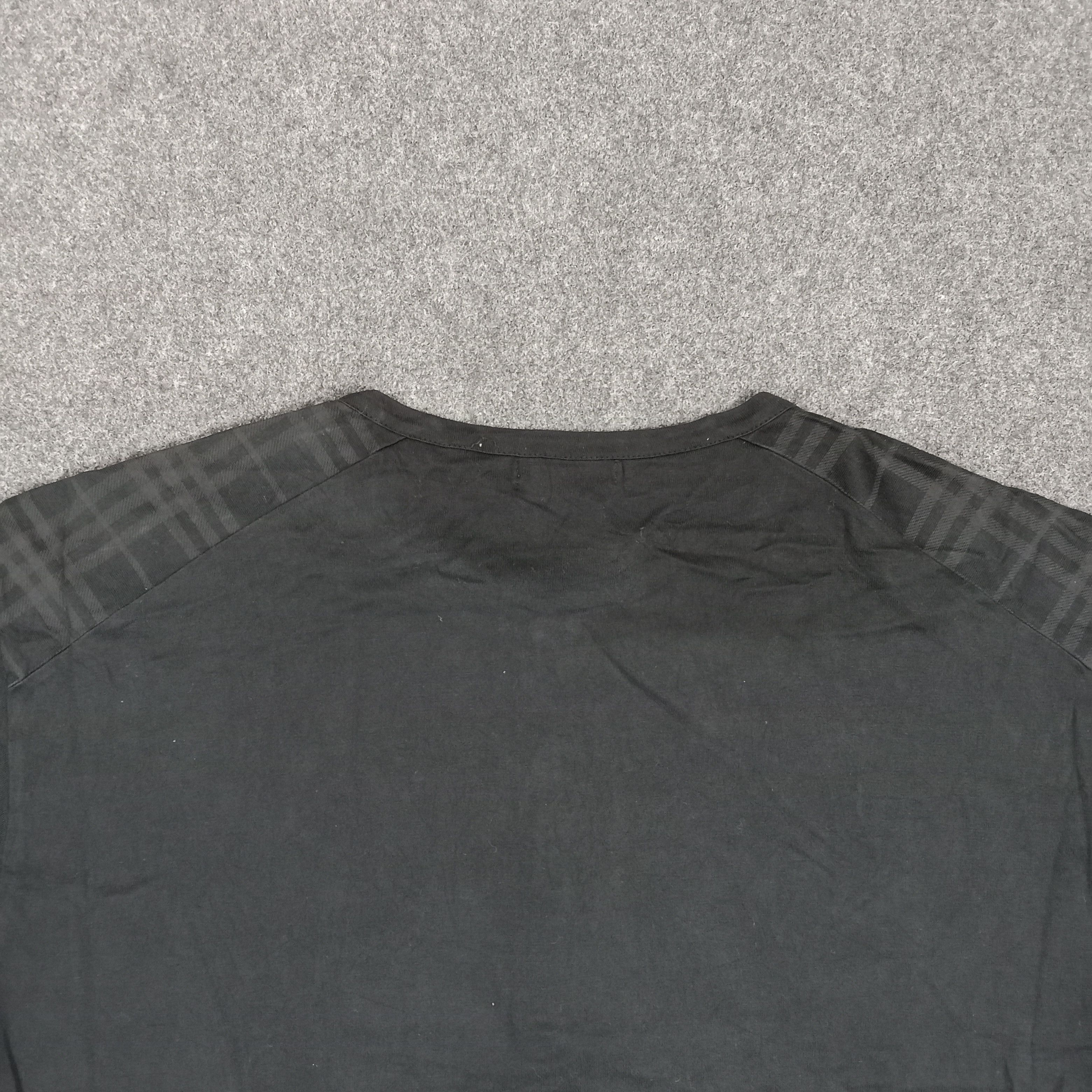 Burberry Burberry London Designer Button Up Tshirt C285N9 Size US XL / EU 56 / 4 - 5 Thumbnail
