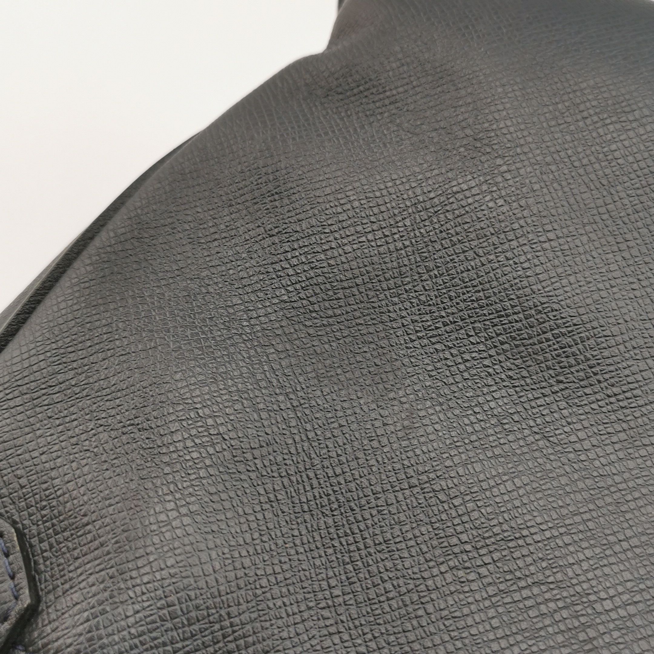 Louis Vuitton Louis Vuitton (LV) Taiga leather solid color flap letter lo Size ONE SIZE - 4 Thumbnail