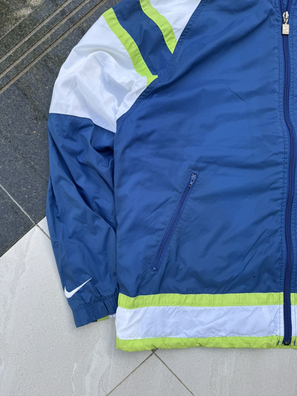Nike 90’s NIKE COURT RARE SWOOSH Y2K RETRO MULTILOGO NYLON JACKET Size US L / EU 52-54 / 3 - 3 Thumbnail