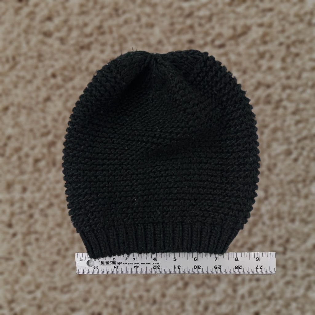 Vintage Putnam Sourcing Group Beanie Women One Size Black Knit 100% Acrylic Ski Hat/Cap Beanie Size ONE SIZE - 1 Thumbnail