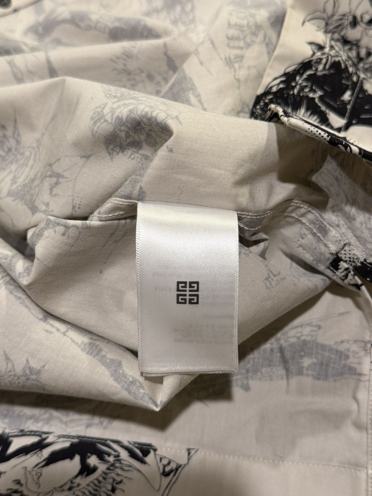 Givenchy Givenchy Matthew Williams Tiger Camo White/Black Zip Shirt Size US XL / EU 56 / 4 - 16 Thumbnail