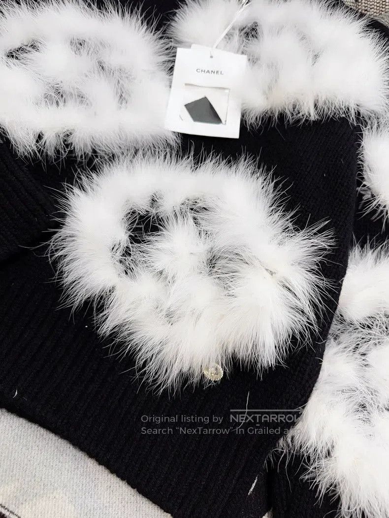 Chanel Chanel 23K black and white camelia feather knitted top swe Size XS / US 0-2 / IT 36-38 - 3 Thumbnail