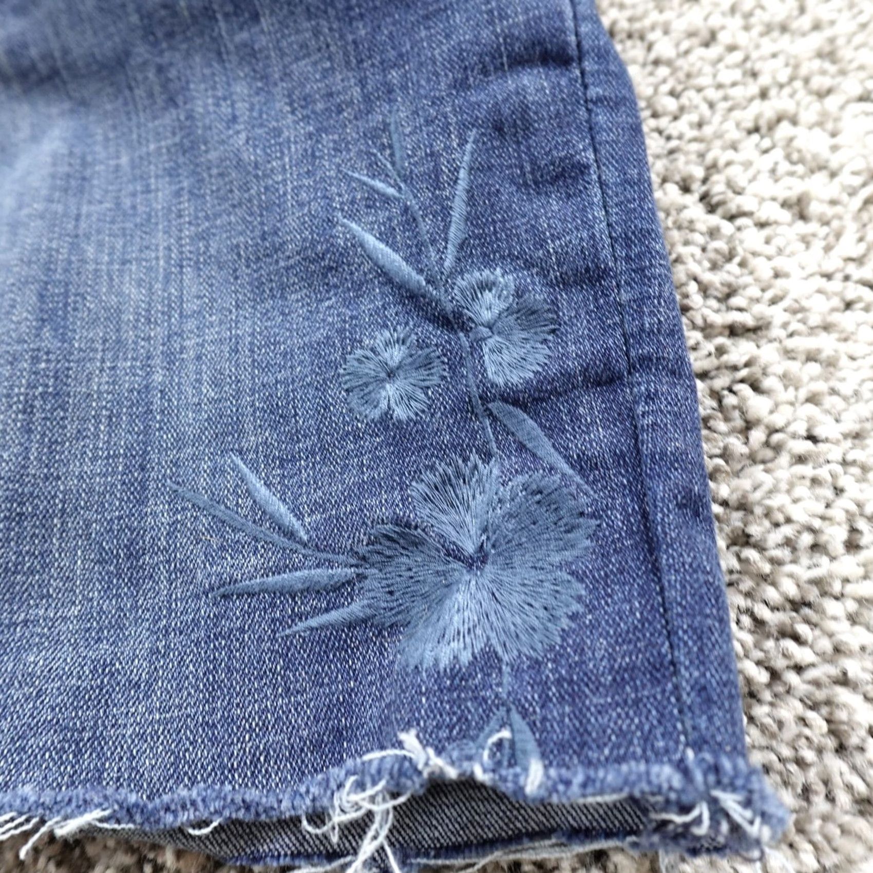Levi's Levi's Shorts Womens 30 Dark Blue Denim Floral Cut-Off Stretch Jorts Preppy Casual Size 30" / US 8 / IT 44 - 2 Thumbnail