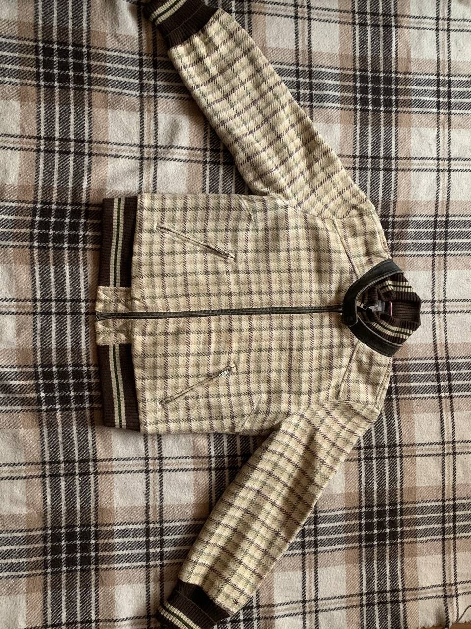 Tommy Hilfiger Tommy Hilfiger Denim Wool Plaid Bomber Jacket L Size US L / EU 52-54 / 3 - 1 Thumbnail