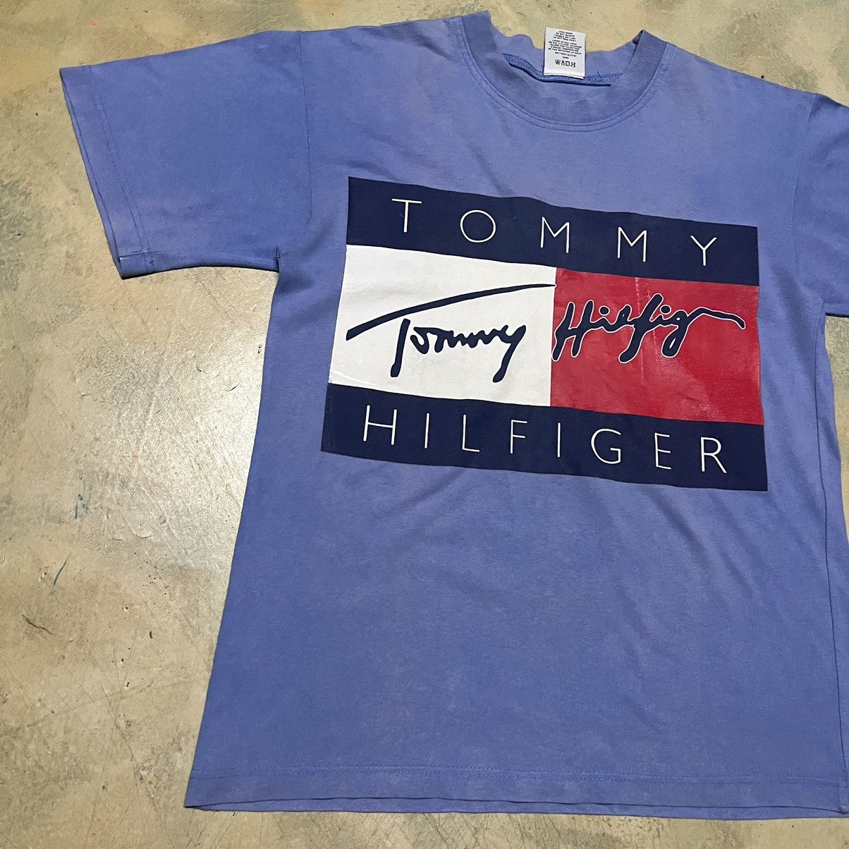 Tommy Hilfiger Vintage Tommy Hilfiger Big Logo T Shirt Size US M / EU 48-50 / 2 - 5 Thumbnail