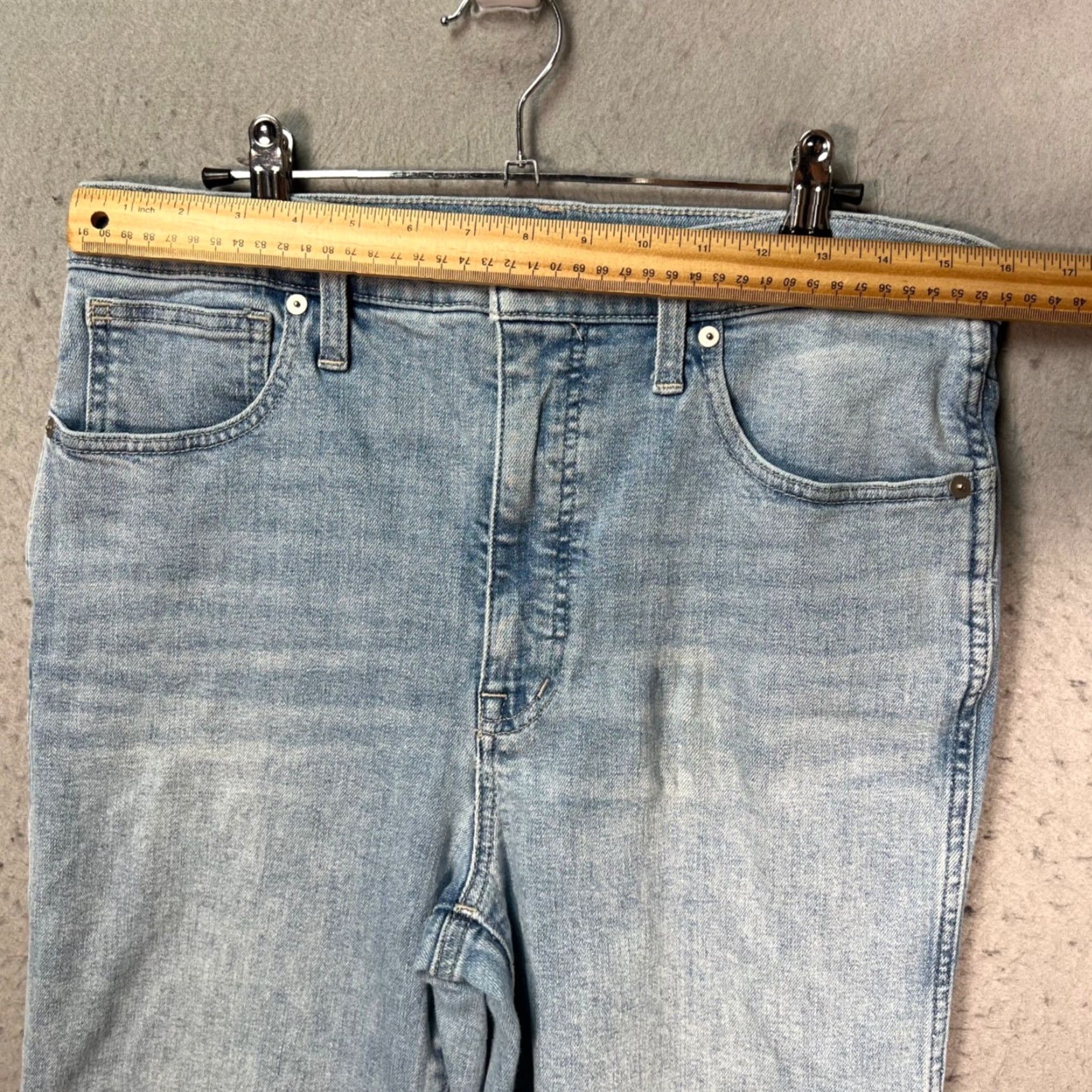 Madewell Madewell Jeans 11" High Rise Flare Light Wash Distressed Hem Womens Size 30 Jeans Size 30" / US 8 / IT 44 - 6 Thumbnail