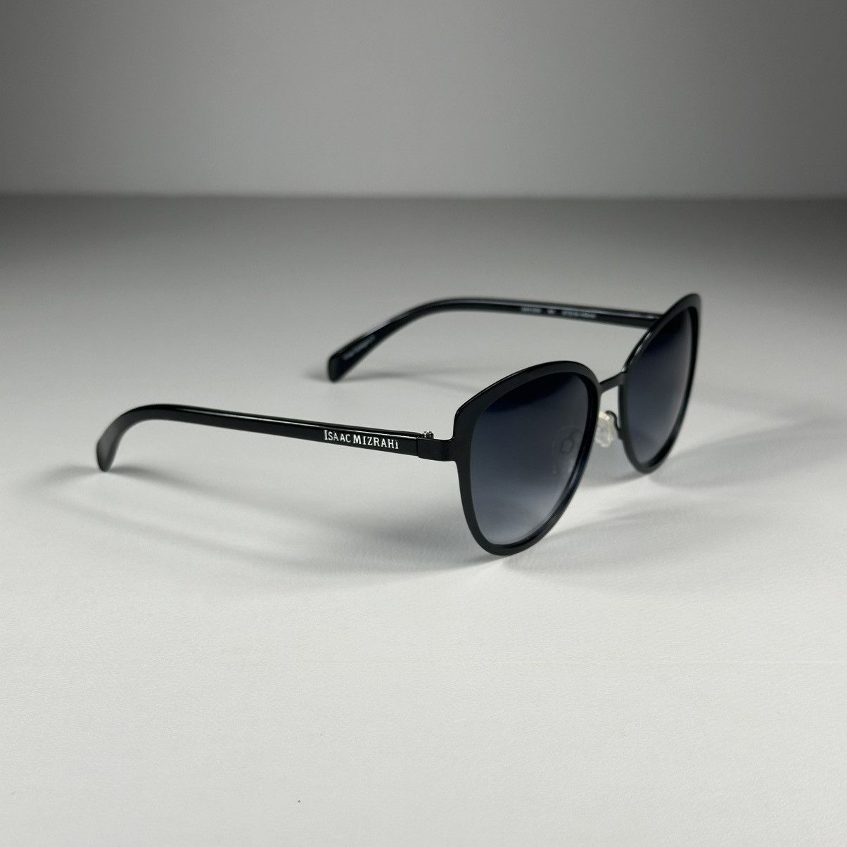 Isaac Mizrahi Isaac Mizrahi IM31239 Cat Eye Black Sunglasses Size ONE SIZE - 2 Thumbnail