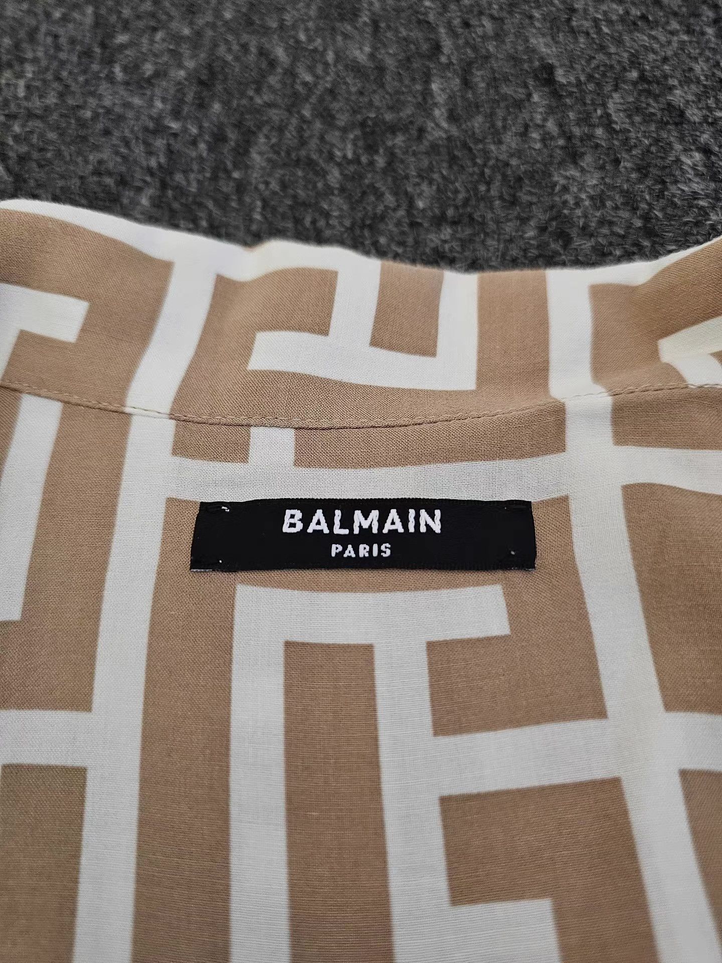 Balmain Balmain Short Sleeve Shirt / T-shirt, Size US L / EU 52-54 / 3 - 4 Thumbnail
