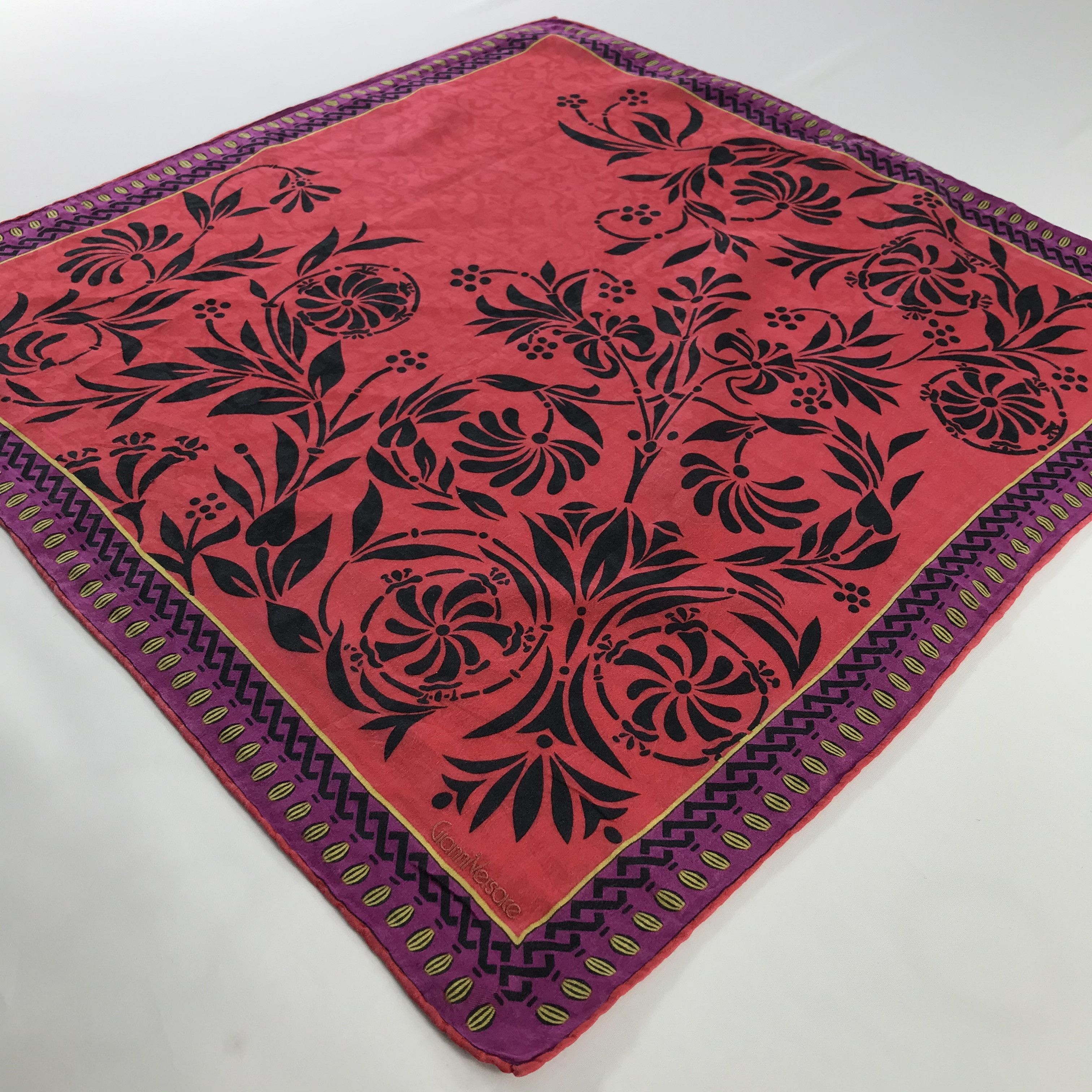 Versace × Vintage Gianni Versace Bandana / Handkerchief / Neckerchief - S405 Size ONE SIZE - 2 Thumbnail