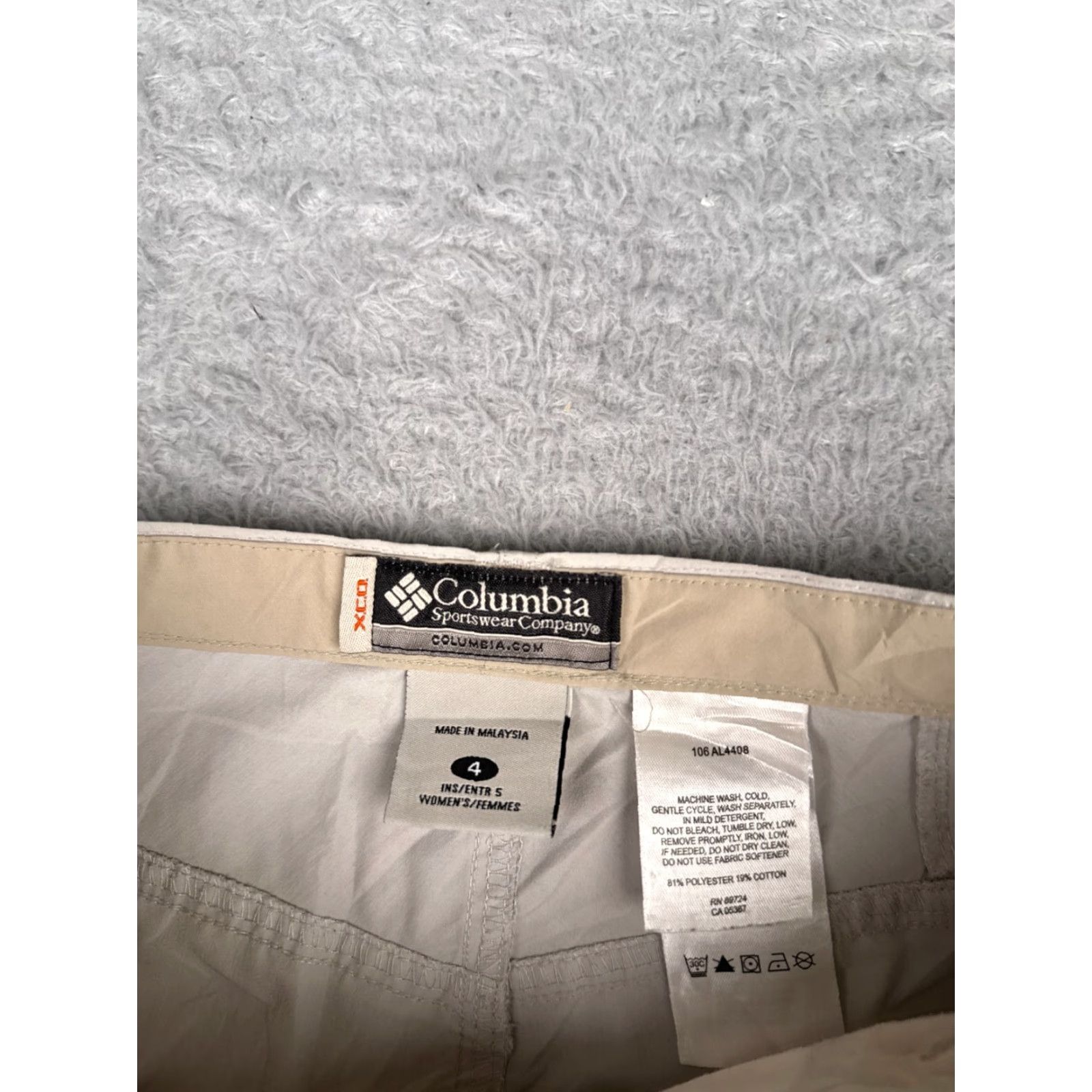 Vintage VINTAGE Columbia Shorts Womens Cargo Beige 4 28x5 Polyester Blend Hike Hiking Size 27" / US 4 / IT 40 - 7 Thumbnail