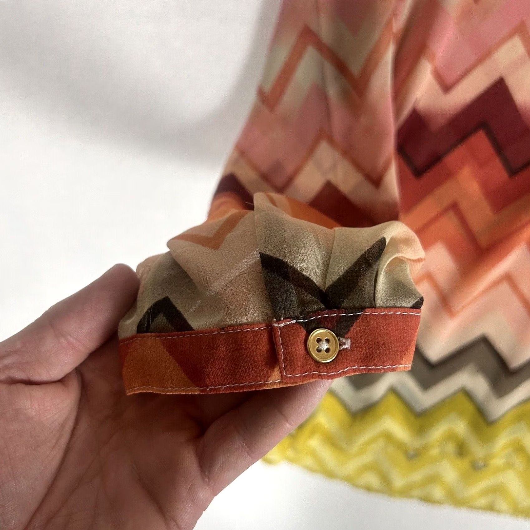 Banana Republic Banana Republic Blouse Shirt Long Sleeve V-Neck Geometric Print Multicolor L Regular Womens Top Size L Size L / US 10 / IT 46 - 5 Thumbnail