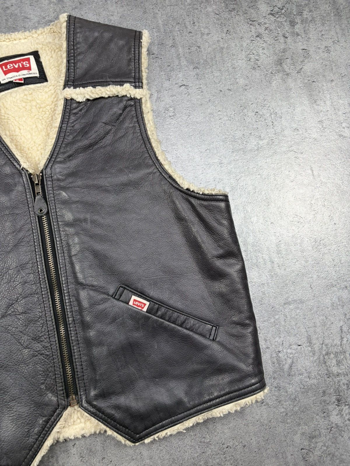 Levi's Vintage Levi’s Sherpa Leather Vest Zip Up Biker Style Size US L / EU 52-54 / 3 - 2 Thumbnail