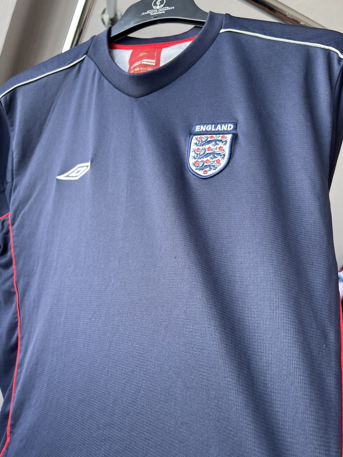Umbro 2006/07 ENGLAND TEAM TRAINING SOCCER JERSEY FOOTBALL SHIRT M Size US M / EU 48-50 / 2 - 7 Thumbnail