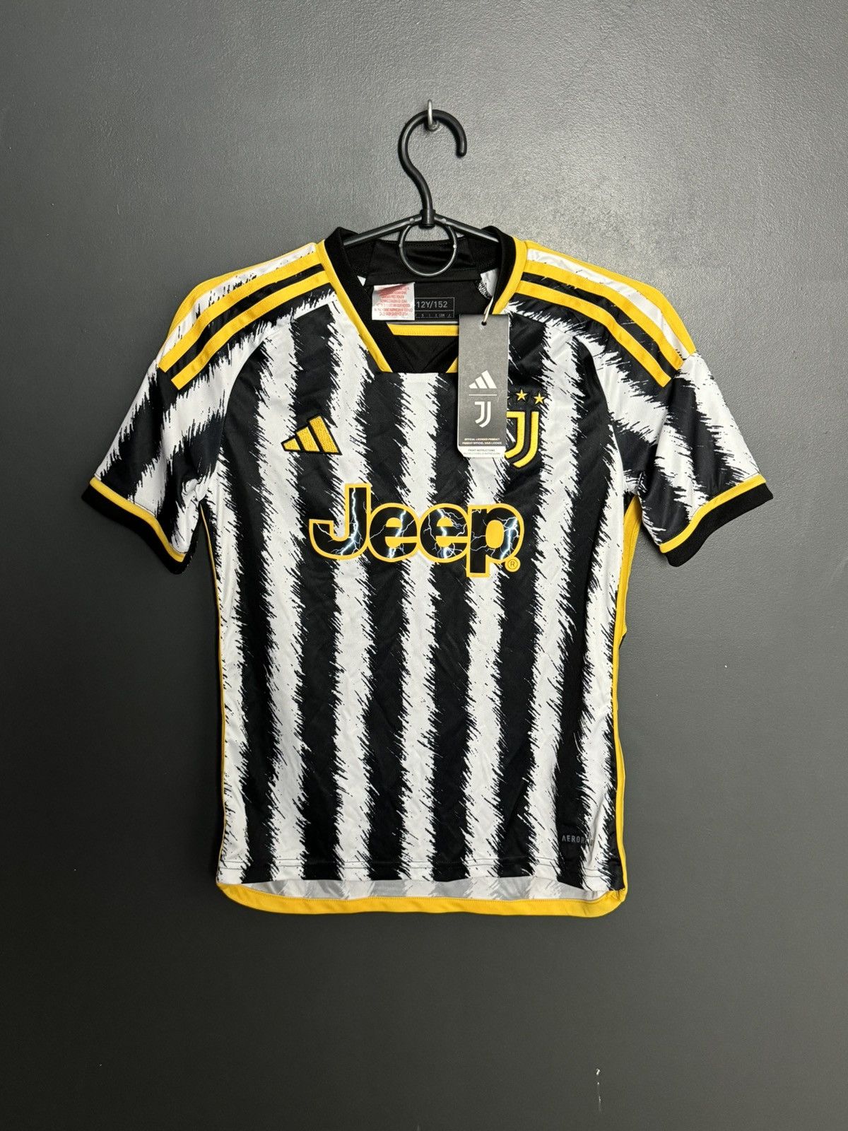 Adidas KIDS Juventus 23/24 Home Football Jersey T-Shirt Size US XS / EU 42 / 0 - 2 Thumbnail