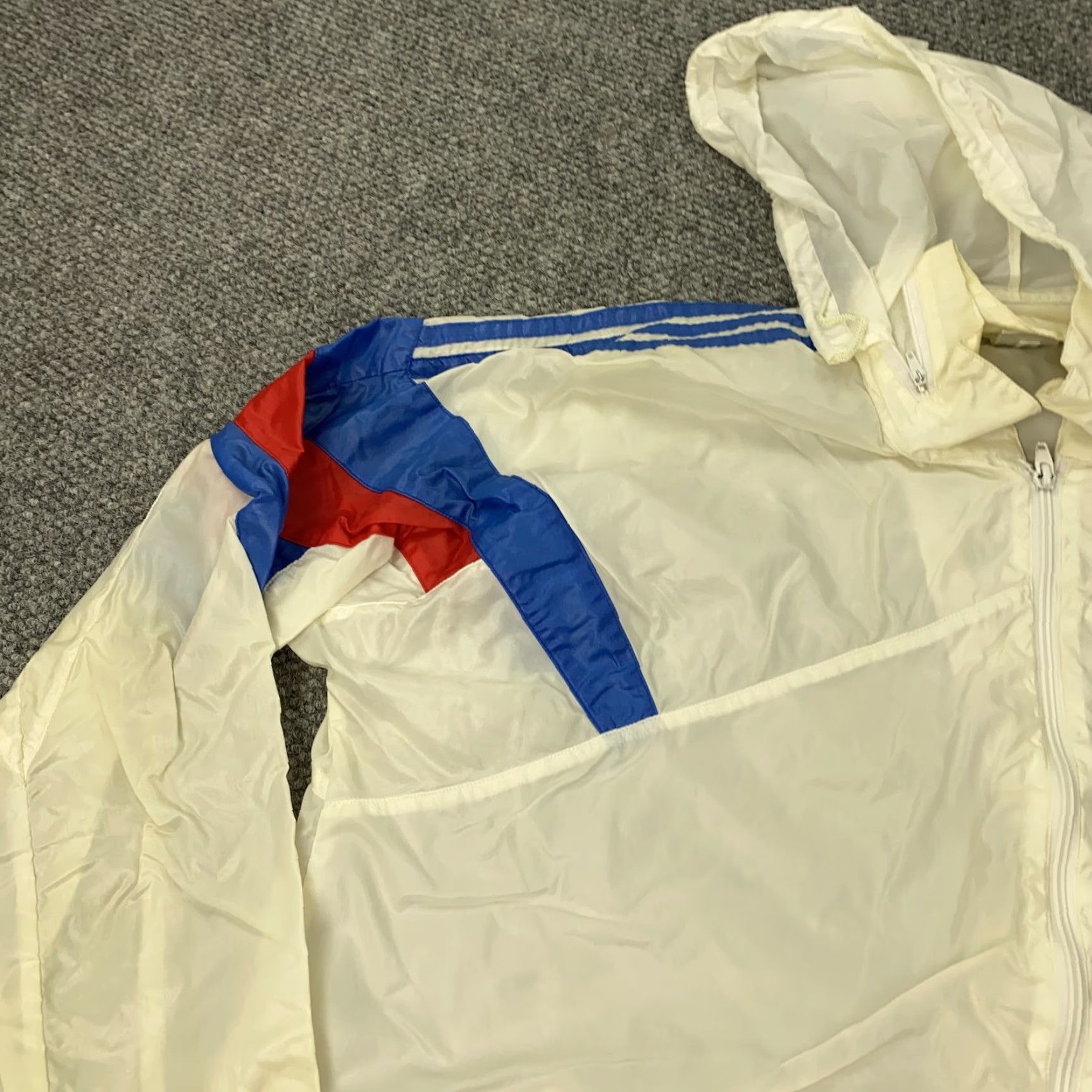 Adidas VINTAGE adidas Jacket Mens XL Windbreaker Nylon Hooded White Blue Red 80s 90s Originals Crew Neck Size US XL / EU 56 / 4 - 5 Thumbnail