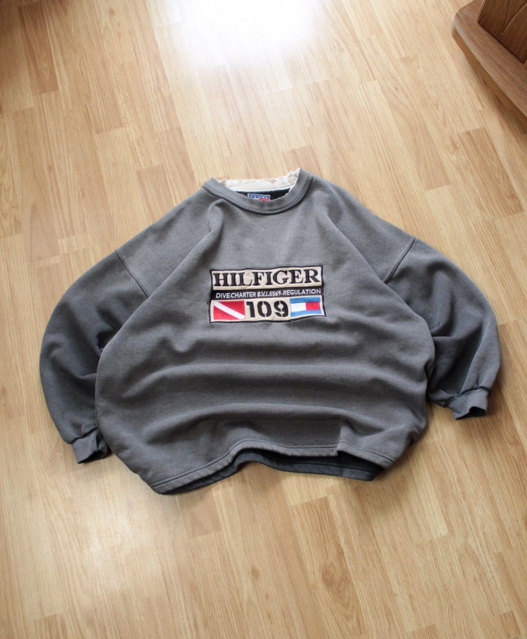 Tommy Hilfiger 🔥 TOMMY HILFIGER 90S VINTAGE CENTER LOGO OVERSIZE SWEATSHIRT Size US XL / EU 56 / 4 - 2 Thumbnail