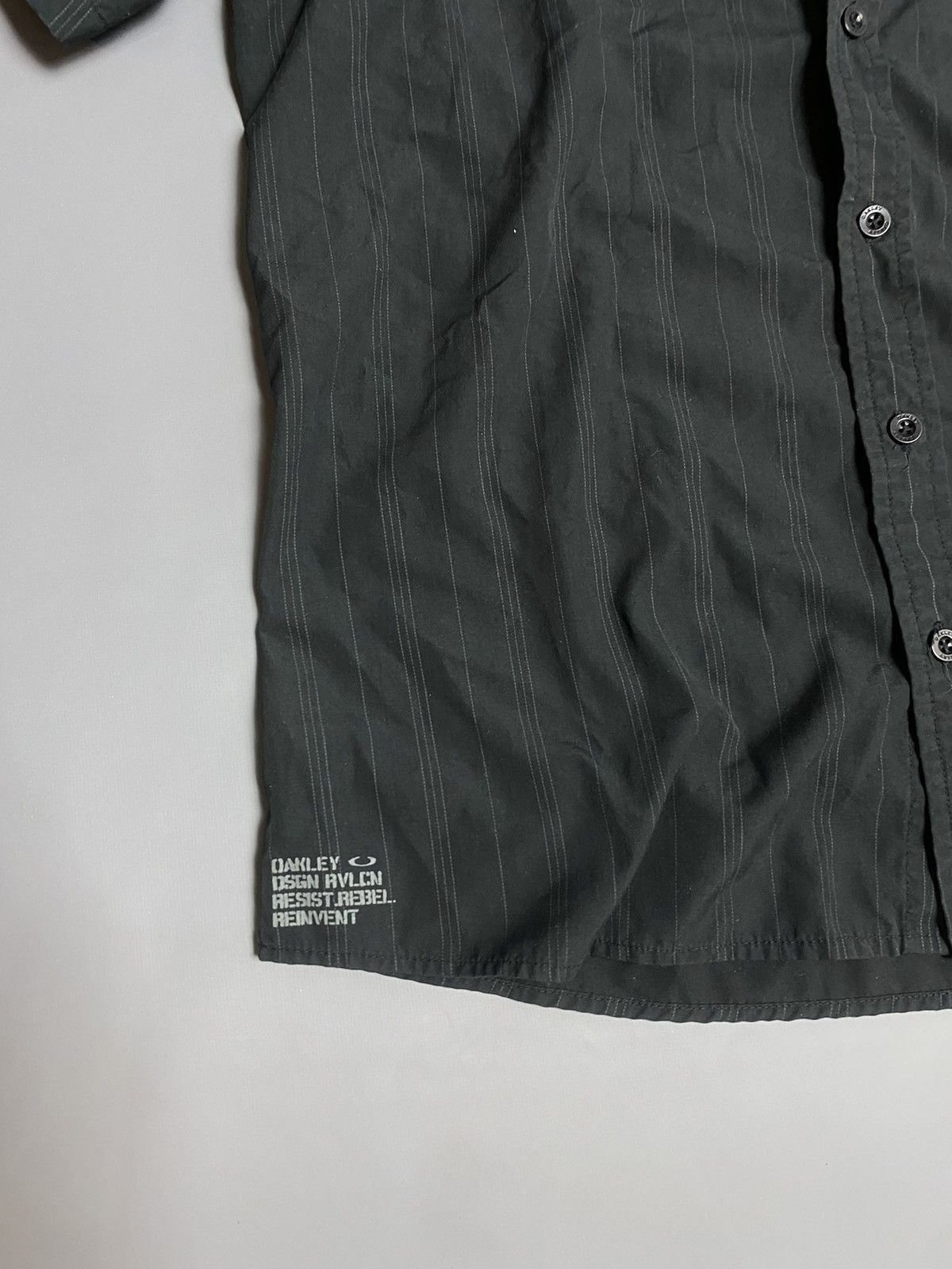 Oakley Oakley DSGN RVLCM SPR’09 Black Striped Short Sleeve Shirt L Size US L / EU 52-54 / 3 - 9 Thumbnail