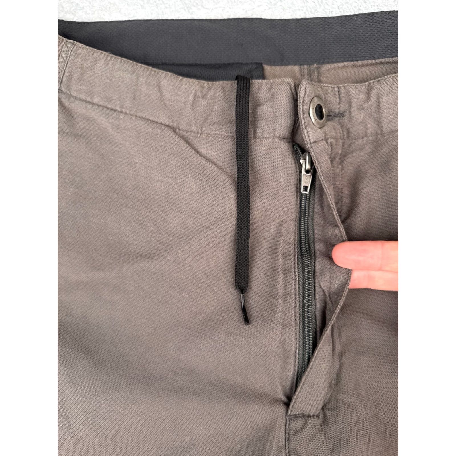 Patagonia Patagonia Shorts Men Cargo Short Gray 33x11 Nylon Cotton Blend Cargo Pockets Zipper Read Me Size US 33 - 6 Thumbnail