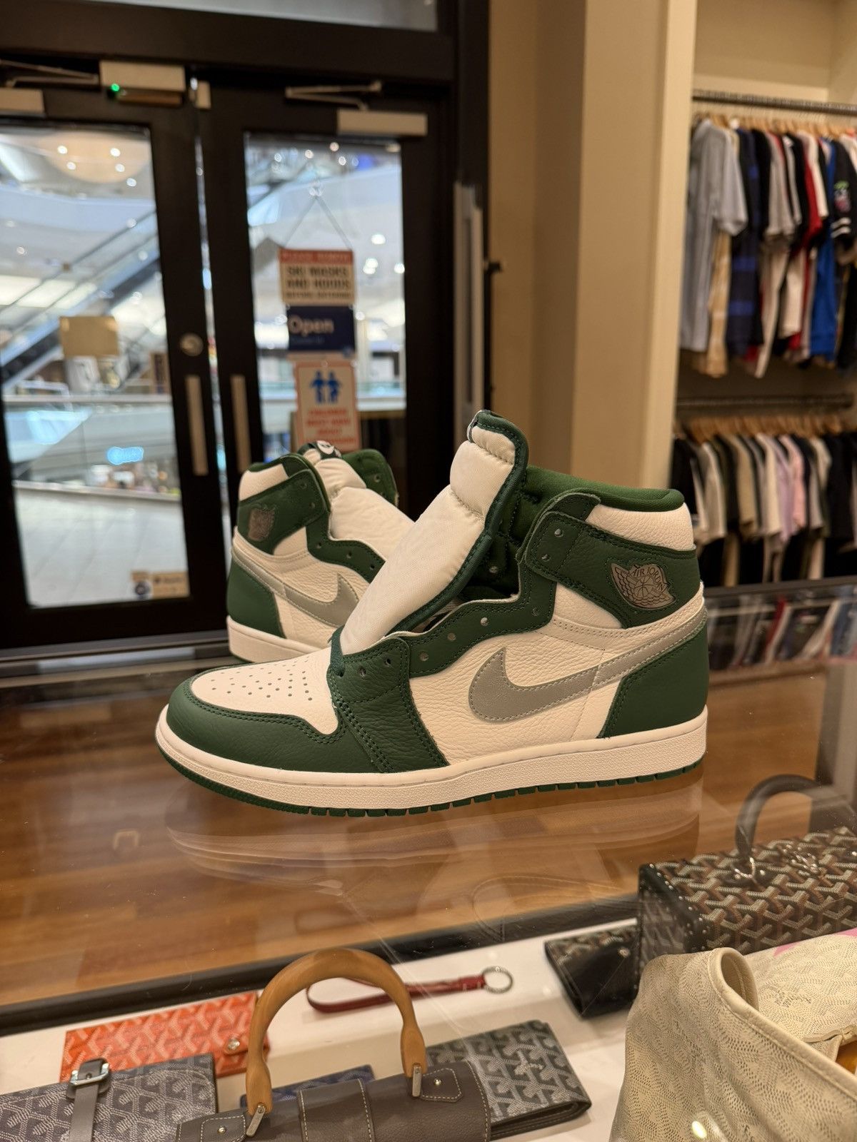 Jordan Brand Jordan 1 Retro High ‘Gorge Green’ Size US 10 / EU 43 - 2 Thumbnail
