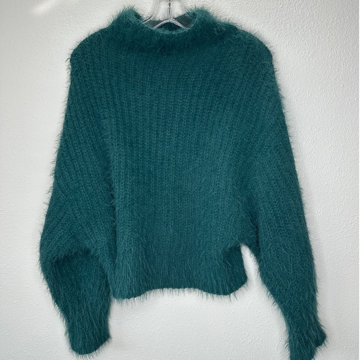 Express Express Green Fuzzy Long Sleeve Mock Neck Crop Sweater XS Size XS / US 0-2 / IT 36-38 - 2 Thumbnail