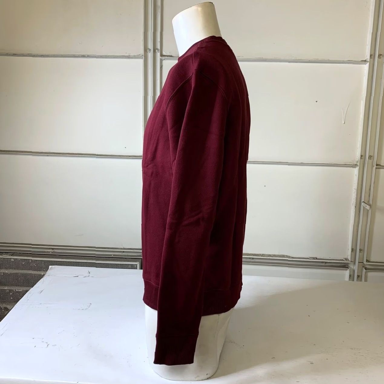 BANANA REPUBLIC Classic Fleece Sweatshirt Men's Size M Bright Wine Red Crew Neck Long Sleeve Solid Cotton Blend Classic Fit Sweatshirt