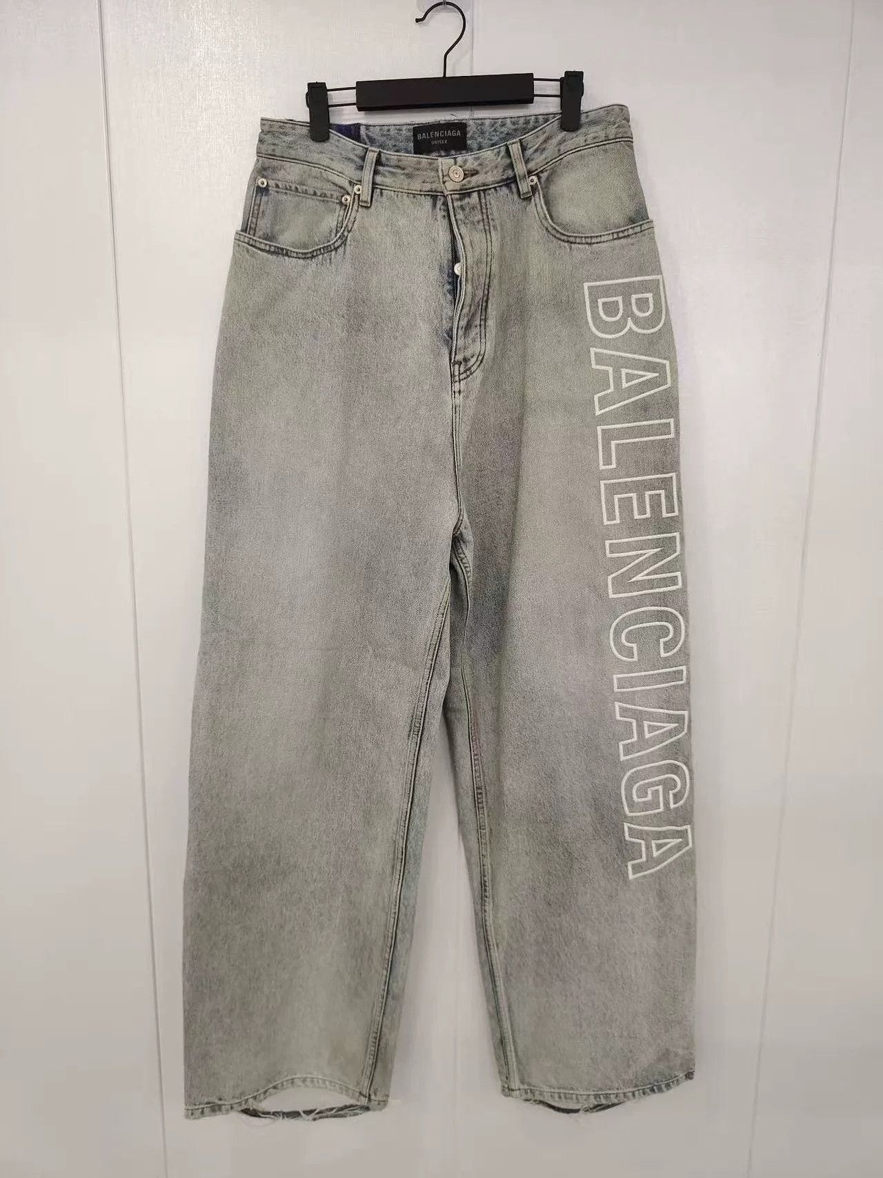 Balenciaga Balenciaga Logo Embroidered Distressed Jeans Size US 26 / EU 42 - 1 Thumbnail