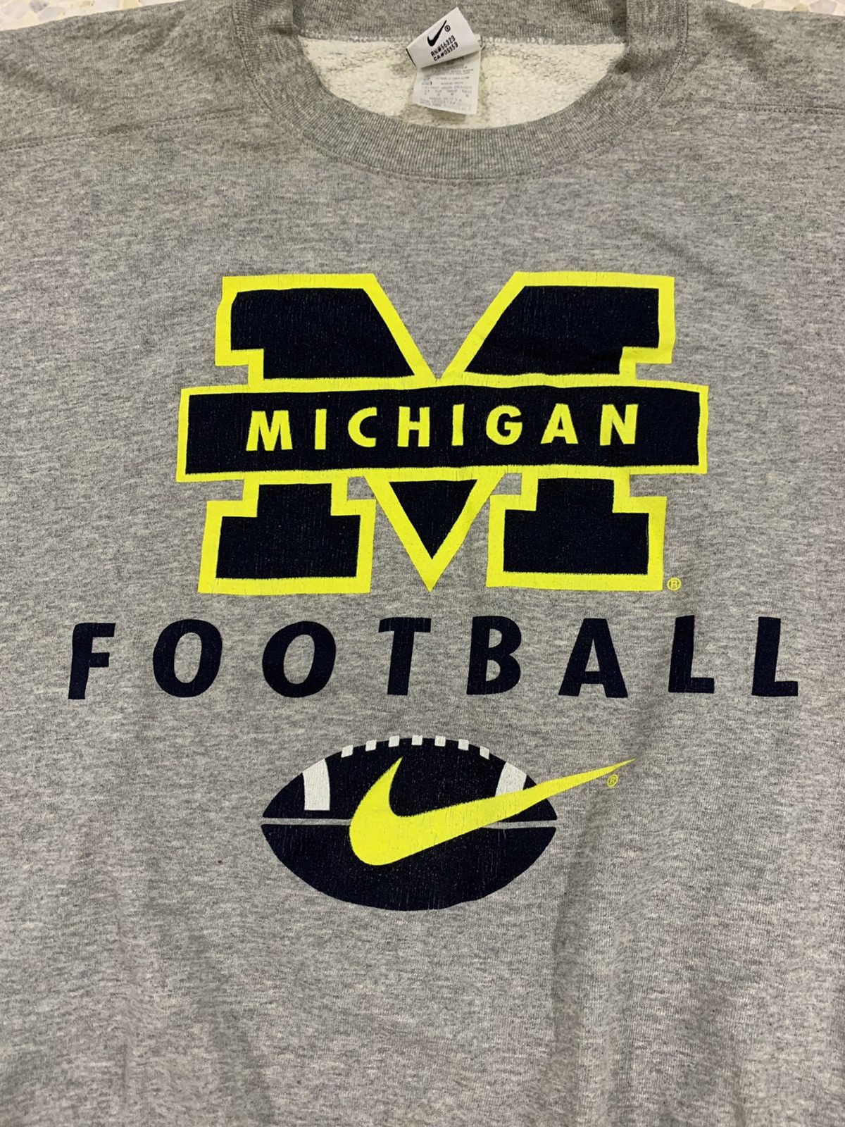 Vintage VINTAGE NIKE MICHIGAN FOOTBALL SWEATSHIRT Size US M / EU 48-50 / 2 - 3 Thumbnail