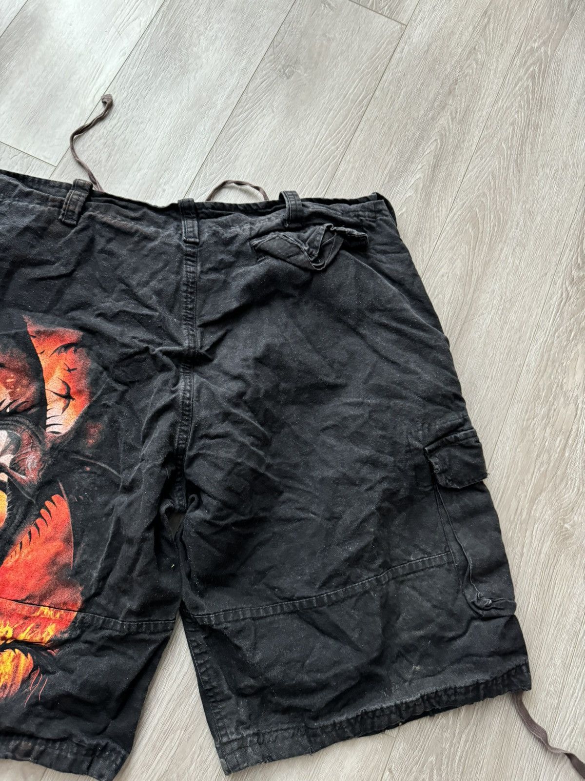 Vintage Spiral Fire Dragon Cargo Shorts Vintage Size US 36 / EU 52 - 9 Thumbnail