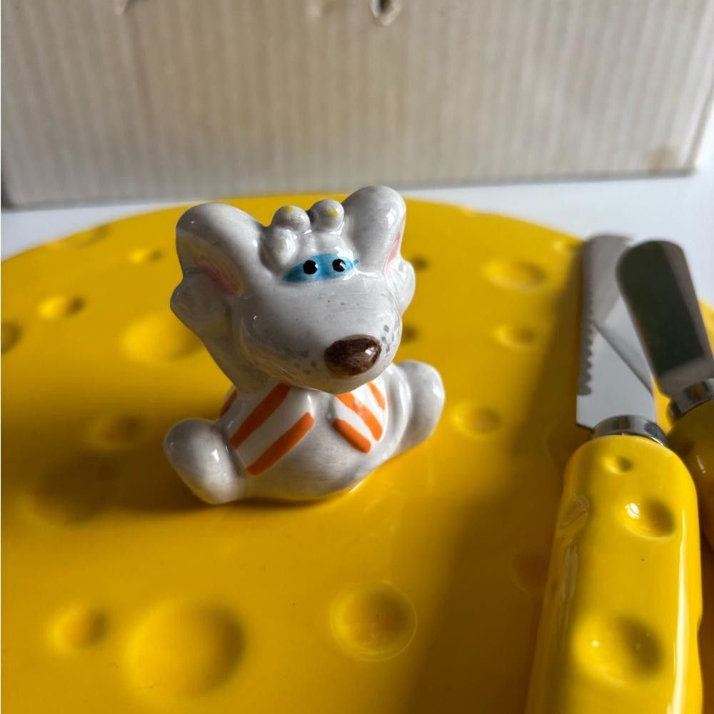 Designer Vintage Ceramic Cheese Plate with Knife and 3D Mouse-in box Size ONE SIZE - 2 Thumbnail