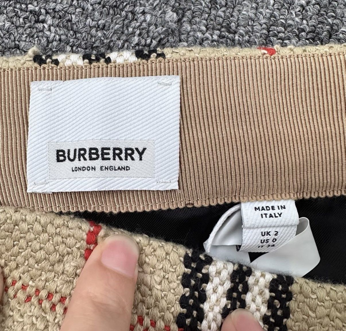 Burberry Burberry / Classic Woven Plaid Tweed Fringe Mini Skirt K12 Size 24" / US 00 / IT 34 - 4 Thumbnail