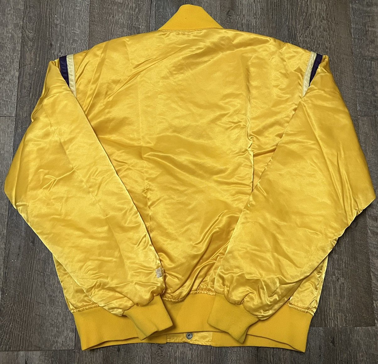 NBA × Starter × Vintage Vintage Lakers Starter Bomber Jacket size XL 25x26.5 Size US XL / EU 56 / 4 - 4 Thumbnail