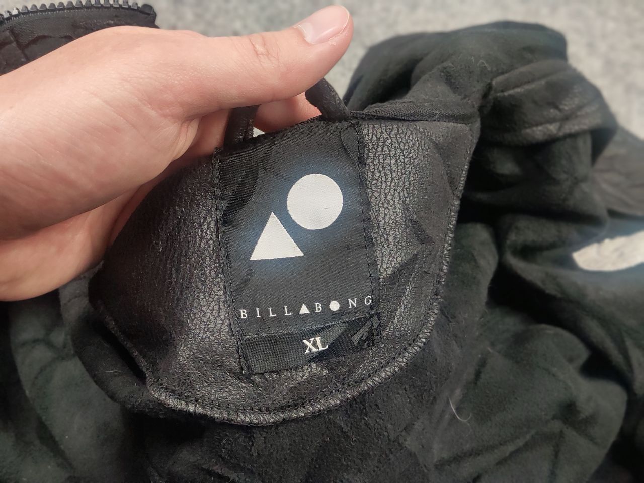 Billabong Billabong Faux Leather Black Bomber Hooded Jacket Vintage Size US XL / EU 56 / 4 - 16 Thumbnail