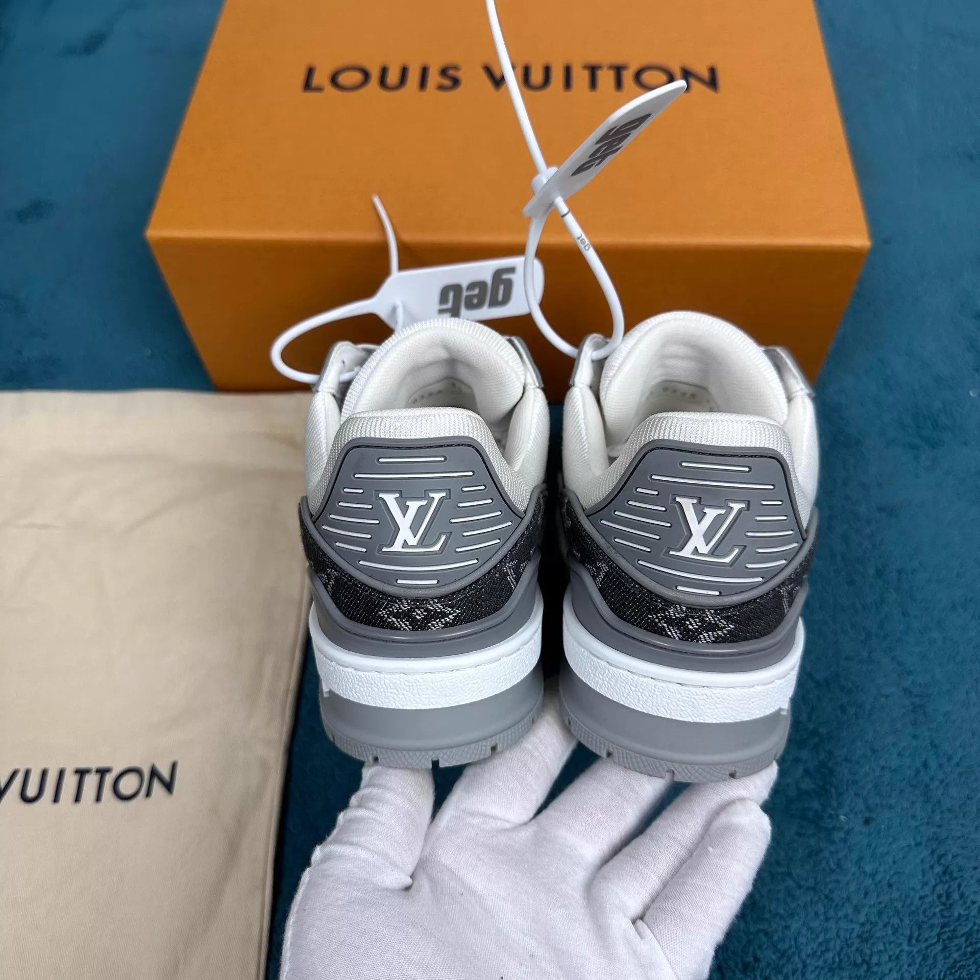 Louis Vuitton LV Trainer Leather Low-Top Sneaker White/Grey 36 Near Mint Size US 5.5 / IT 35.5 - 4 Thumbnail