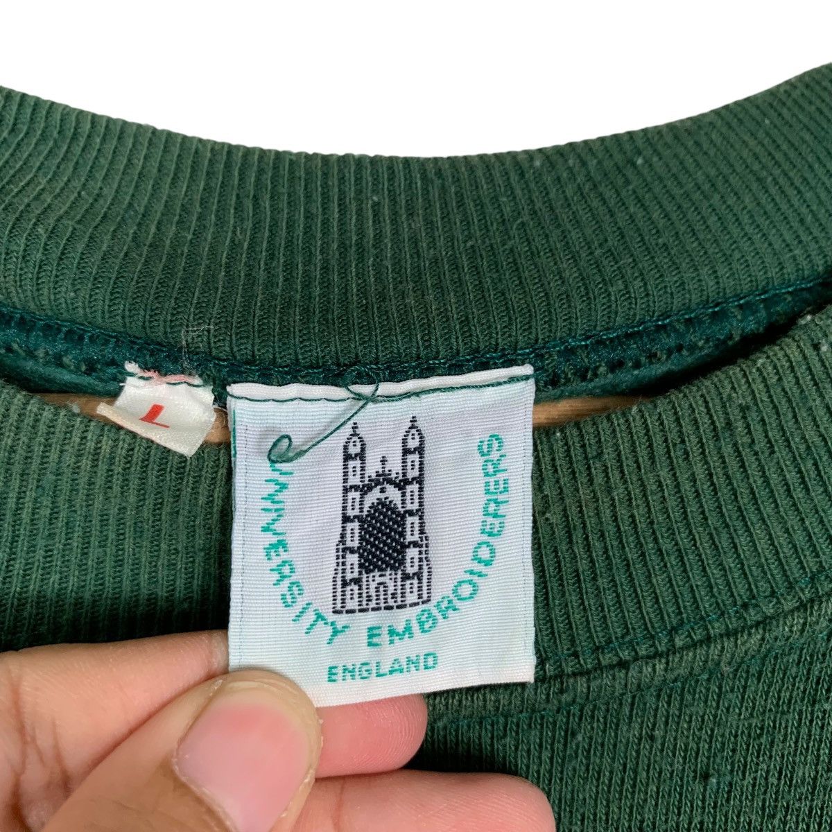 Vintage CAMBRIDGE UNIVERSITY EMBROIDERERS Green Sweatshirt #1413-C64 Size US L / EU 52-54 / 3 - 10 Thumbnail