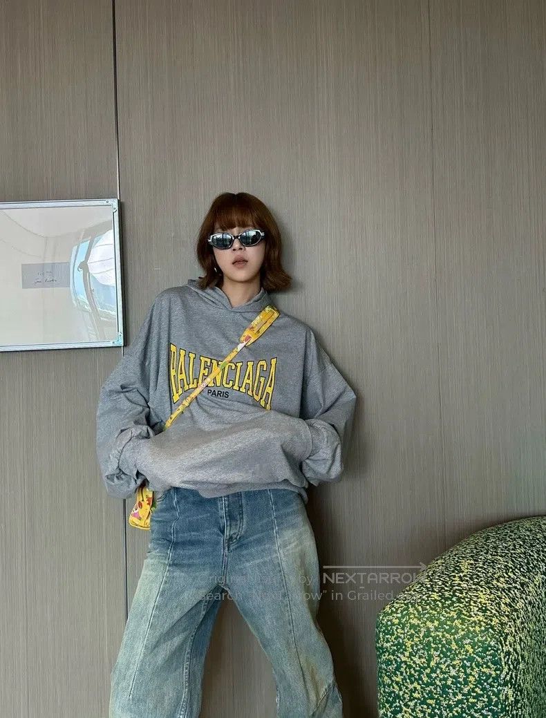 Balenciaga Balenciaga Yellow lettered hooded sweatshirt Size US XS / EU 42 / 0 - 2 Thumbnail