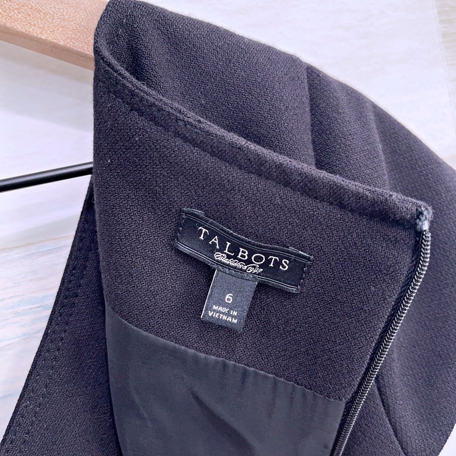 Other Talbots Career Sheath Dress Black V Neck Cap Sleeve Lined 6 Size M / US 6-8 / IT 42-44 - 5 Thumbnail