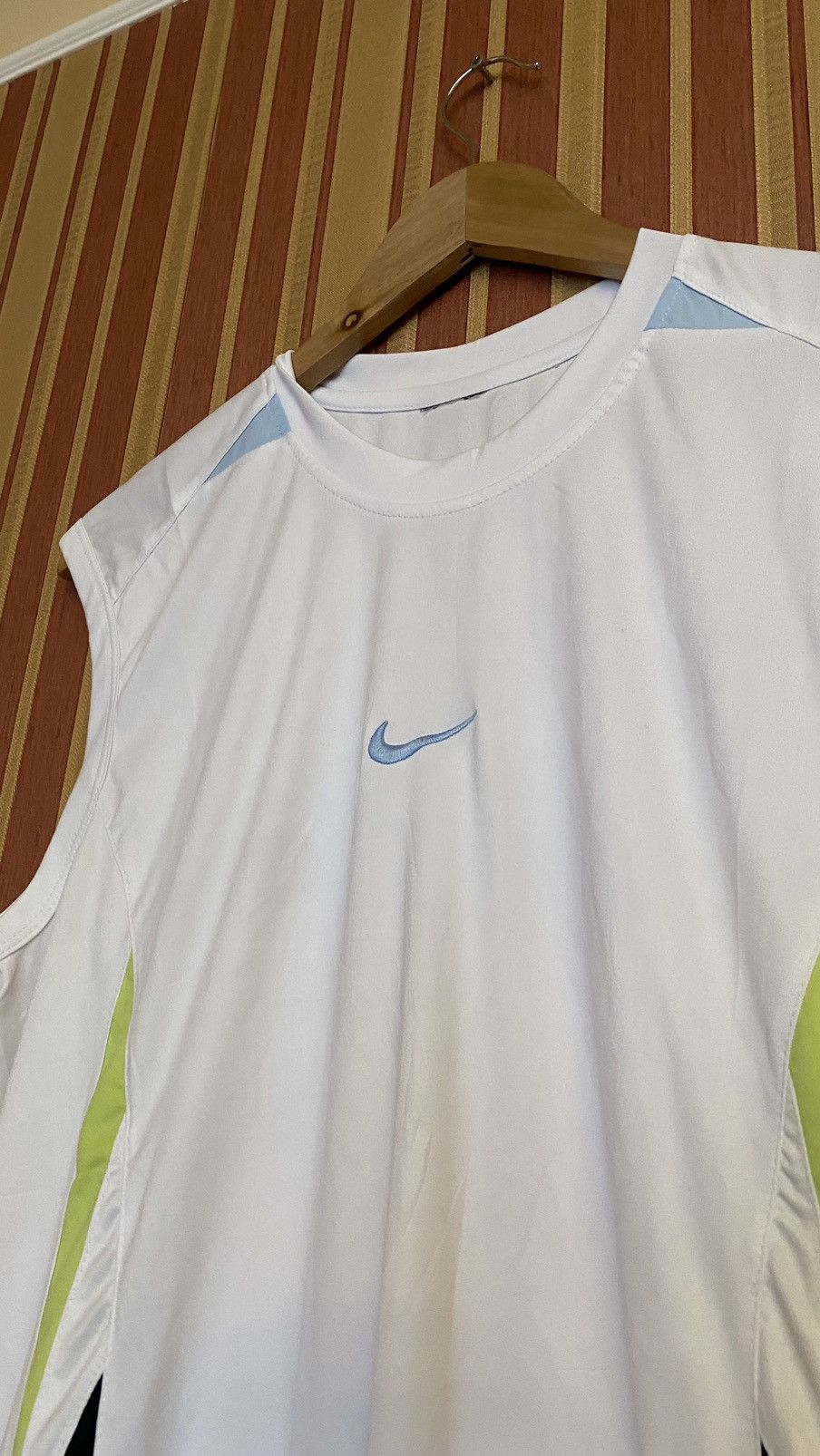 Nike 00s Nike Center Swoosh Tank Top White Size US M / EU 48-50 / 2 - 2 Thumbnail
