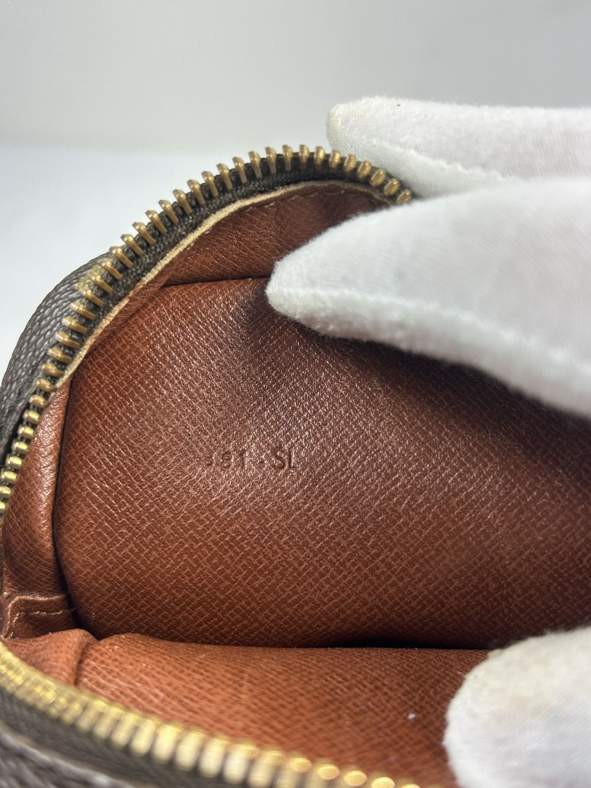 Louis Vuitton Louis Vuitton Monogram Crossbody Bag Size ONE SIZE - 9 Thumbnail