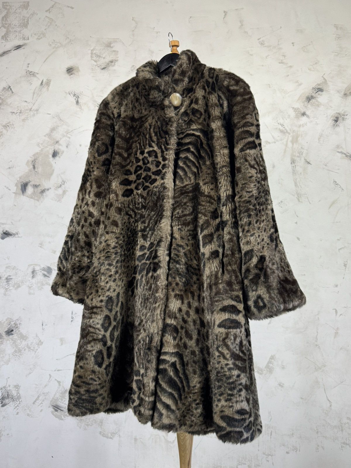 Bally Vintage Bally Boutique Leopard Faux Fur Coat Size M - L Size M / US 6-8 / IT 42-44 - 2 Thumbnail