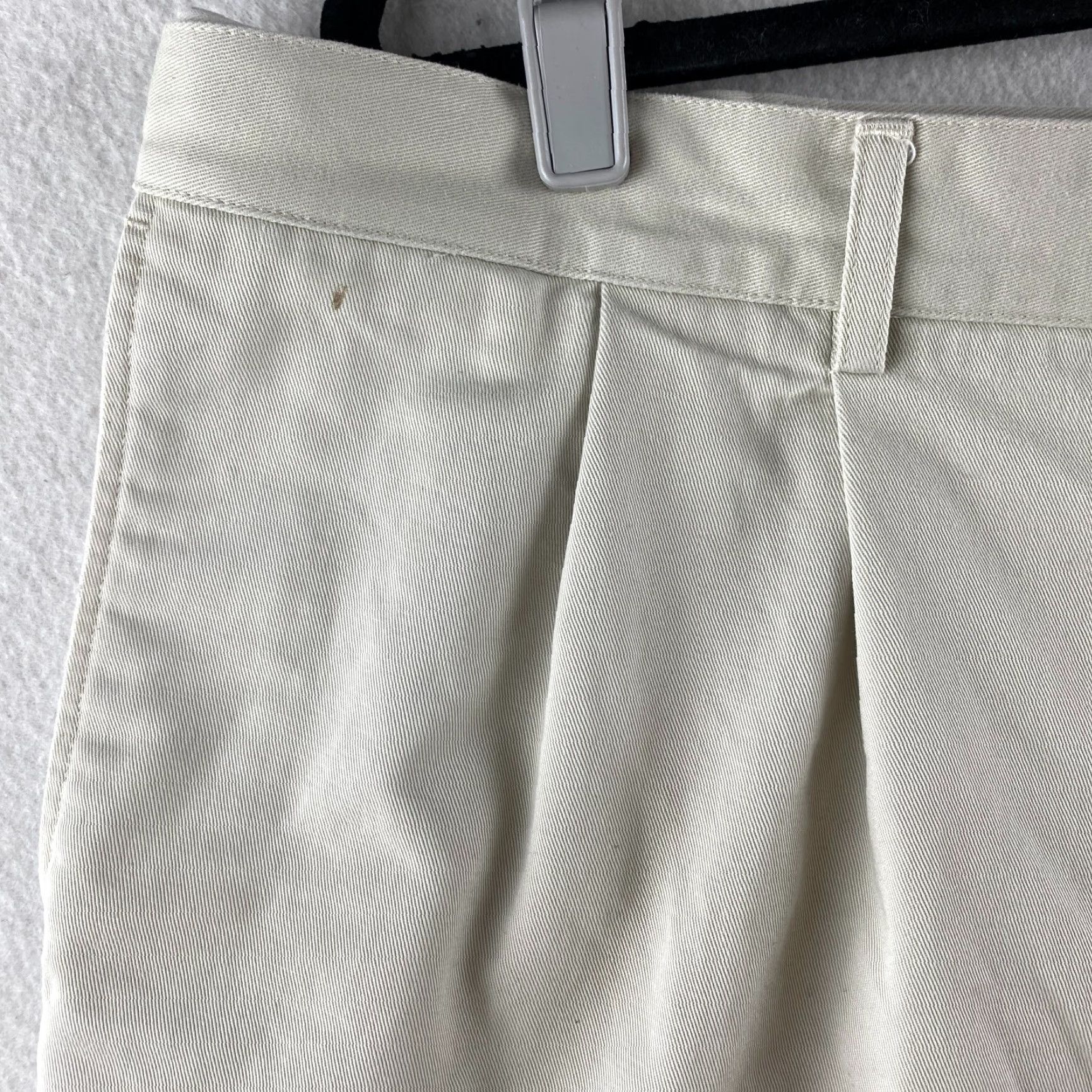 Lands' End Lands' End Shorts Mens 40 Beige Traditional Fit Chino Slash Pocket Pleated Front Size US 40 / EU 56 - 4 Thumbnail