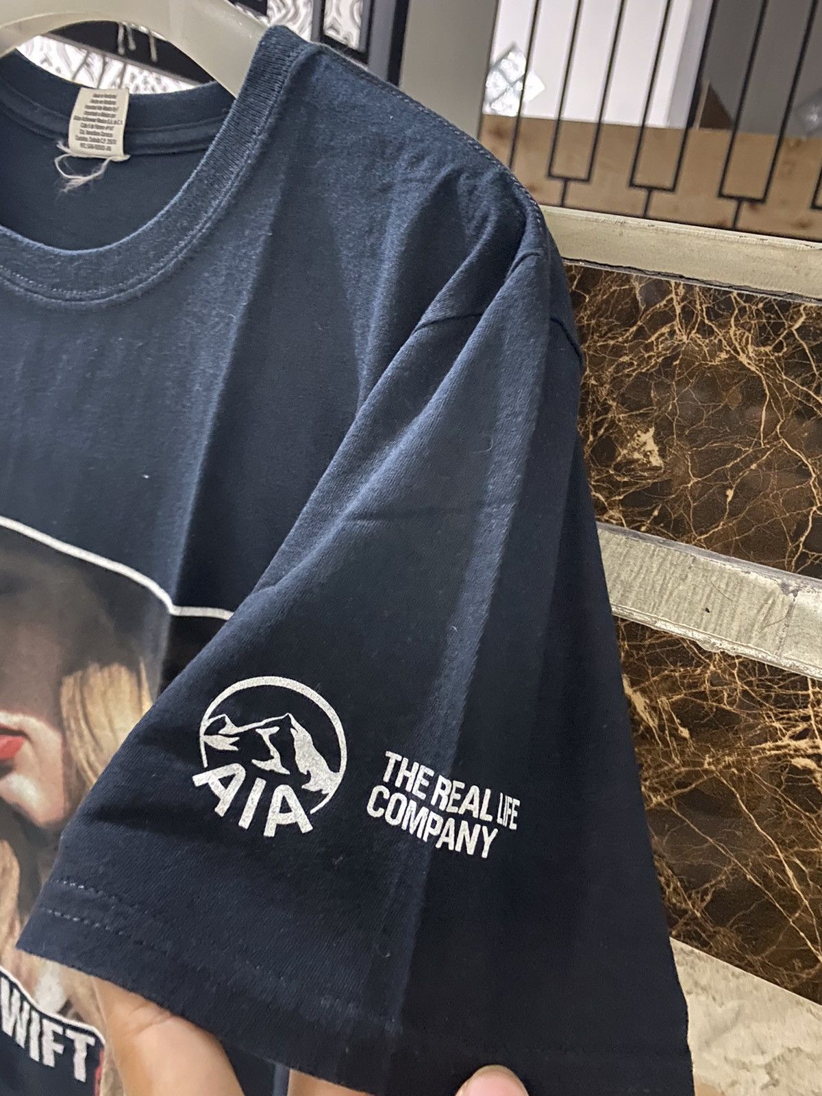 Band Tees × Gildan Taylor swift red album tshirt aia company Size US M / EU 48-50 / 2 - 2 Thumbnail