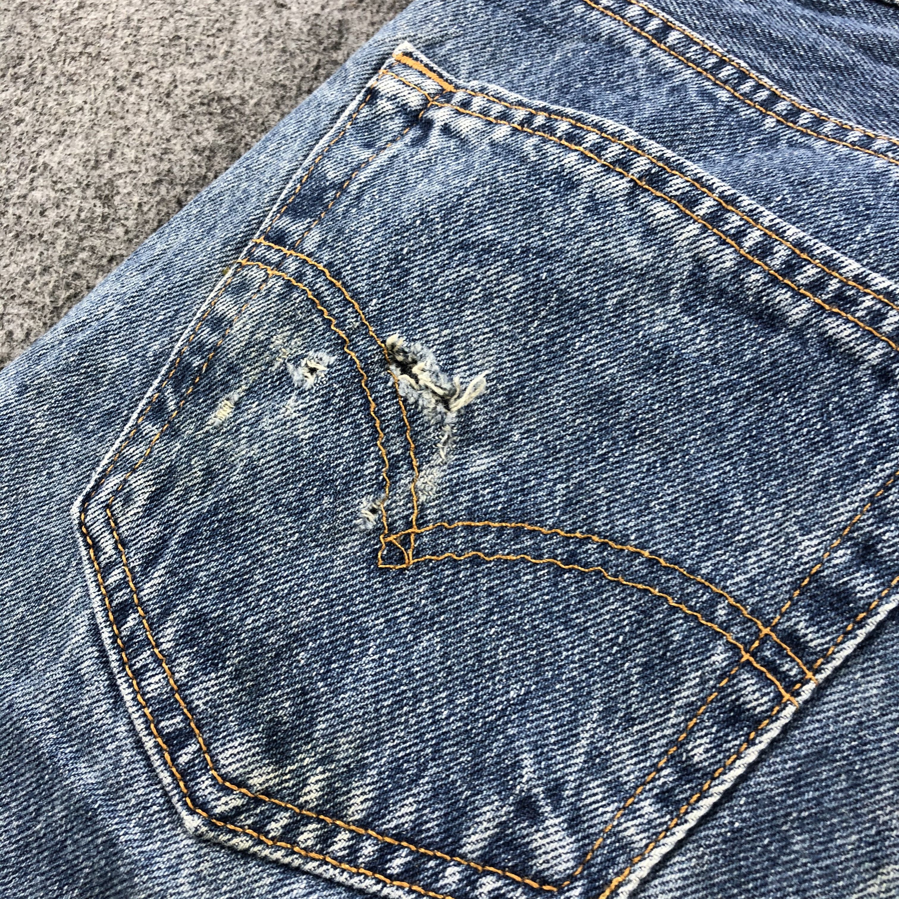 Levi's Vintage 90s Blue Wash Levis 501 Jeans-J1760 Size US 35 - 8 Thumbnail